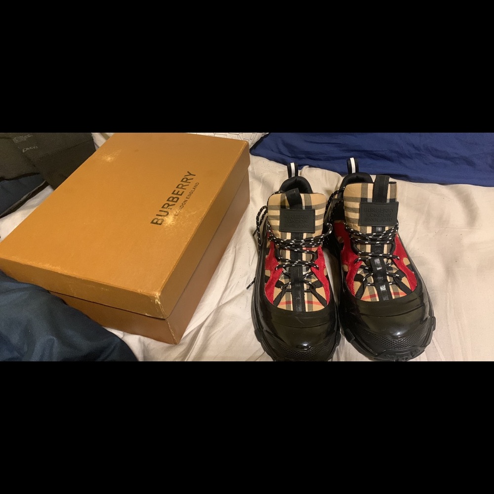 Burberry shoe